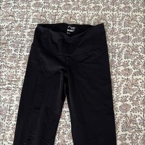 Old Navy Active Go-Dry Classic Black Leggings M